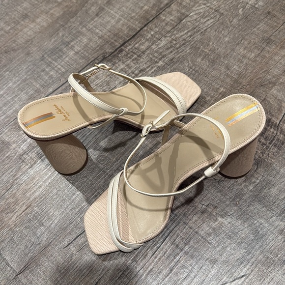 NWOB!! Sam Edelman - Kit Block Heel Squared Open Toe Slingback Heeled Sandal - Picture 3 of 11